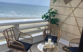 Lazuli Beachfront Apartment 253